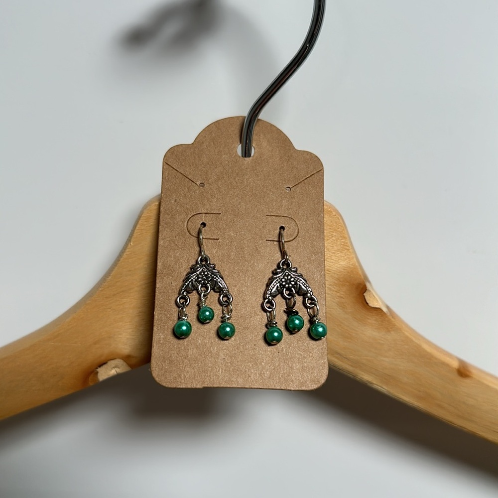 Dangle earrings with beads